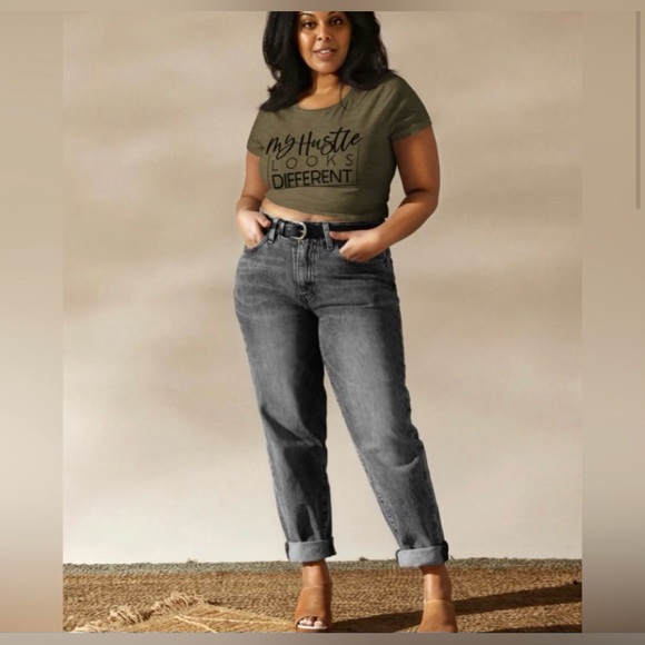 Hello, I am one of the Owners of Cre8tive Concepts Boutique… - Picture 7 of 16